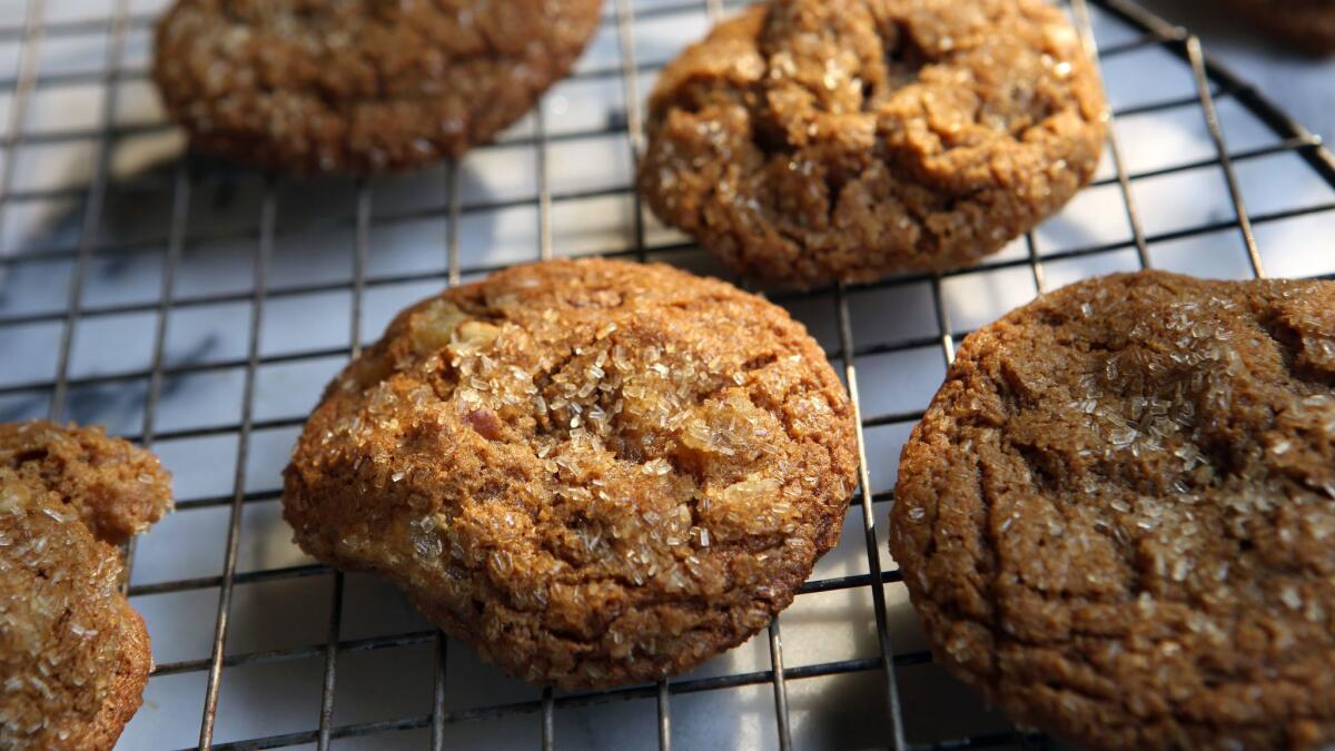Nutmeg cookies with pears and walnut.
