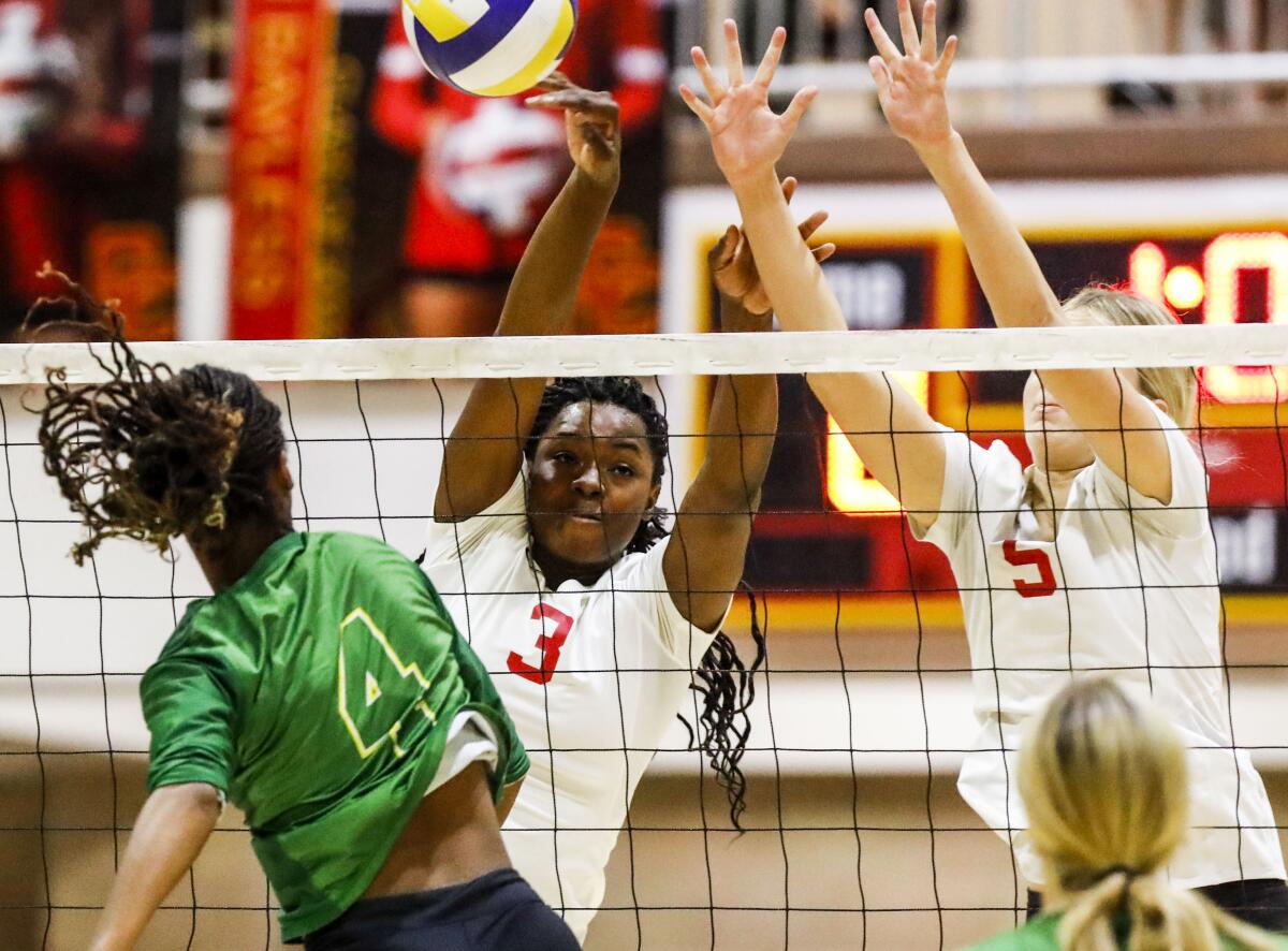 Cathedral Catholic throws block party in regional volleyball final - The  San Diego Union-Tribune
