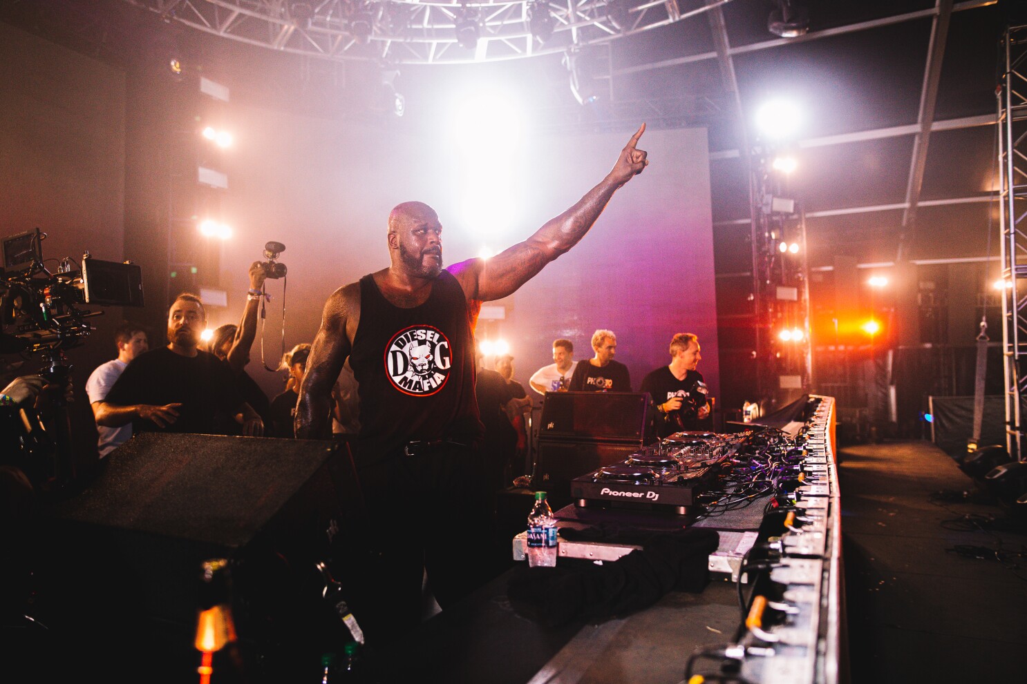 Backstage At Hard Festival With Shaquille O Neal Los Angeles Times