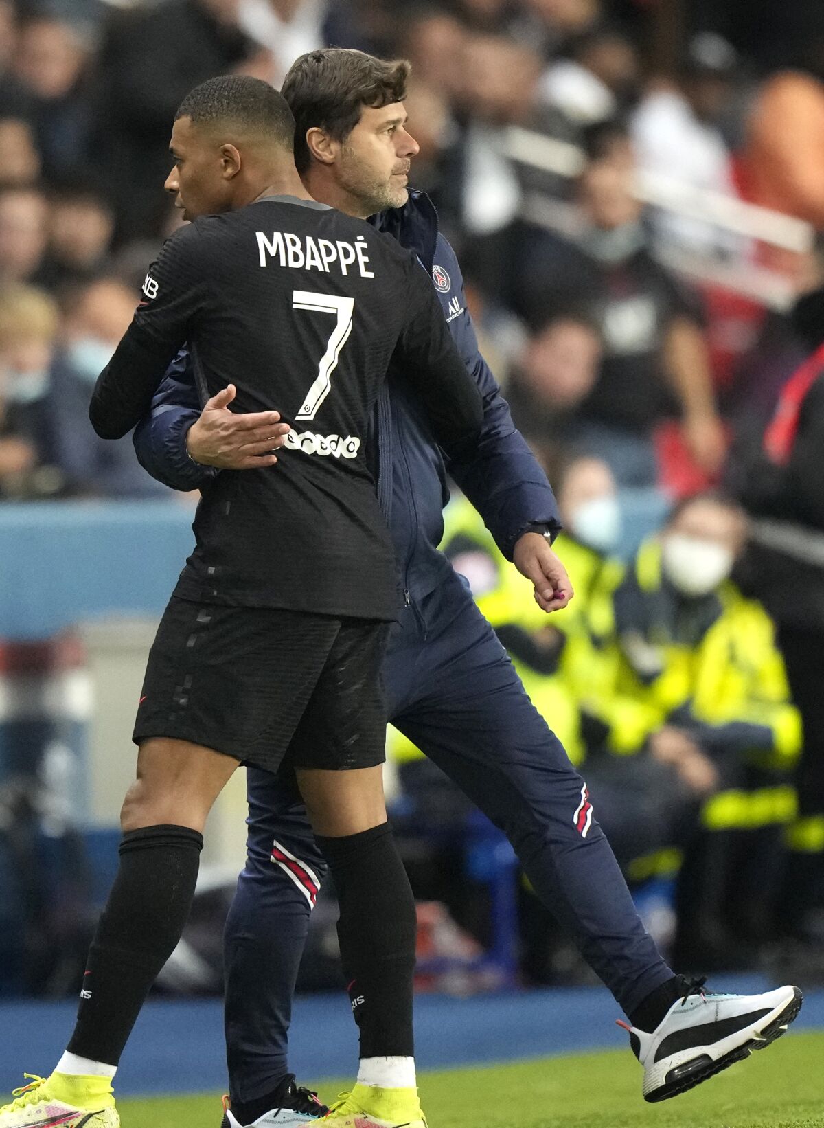 PSG's head coach Mauricio Pochettino, right, and PSG's Kylian Mbappe during the French League One soccer match between Paris Saint-Germain and Angers at the Parc des Princes in Paris, France, Friday, Oct. 15, 2021. (AP Photo/Francois Mori)