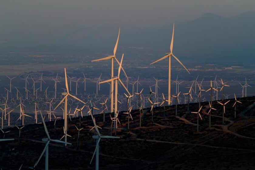 Una campaña para que la mitad de la energía en Arizona sea renovable hacia el año 2030 superó con creces el mínimo de 225.000 firmas necesarias para plantear la cuestión en la cartilla de votación de noviembre próximo, informaron hoy sus promotores. EFE/ARCHIVO