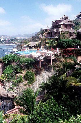 With its thatched roofs and adobe walls, the luxury Casa Que Canta seems to spill over a cliff.