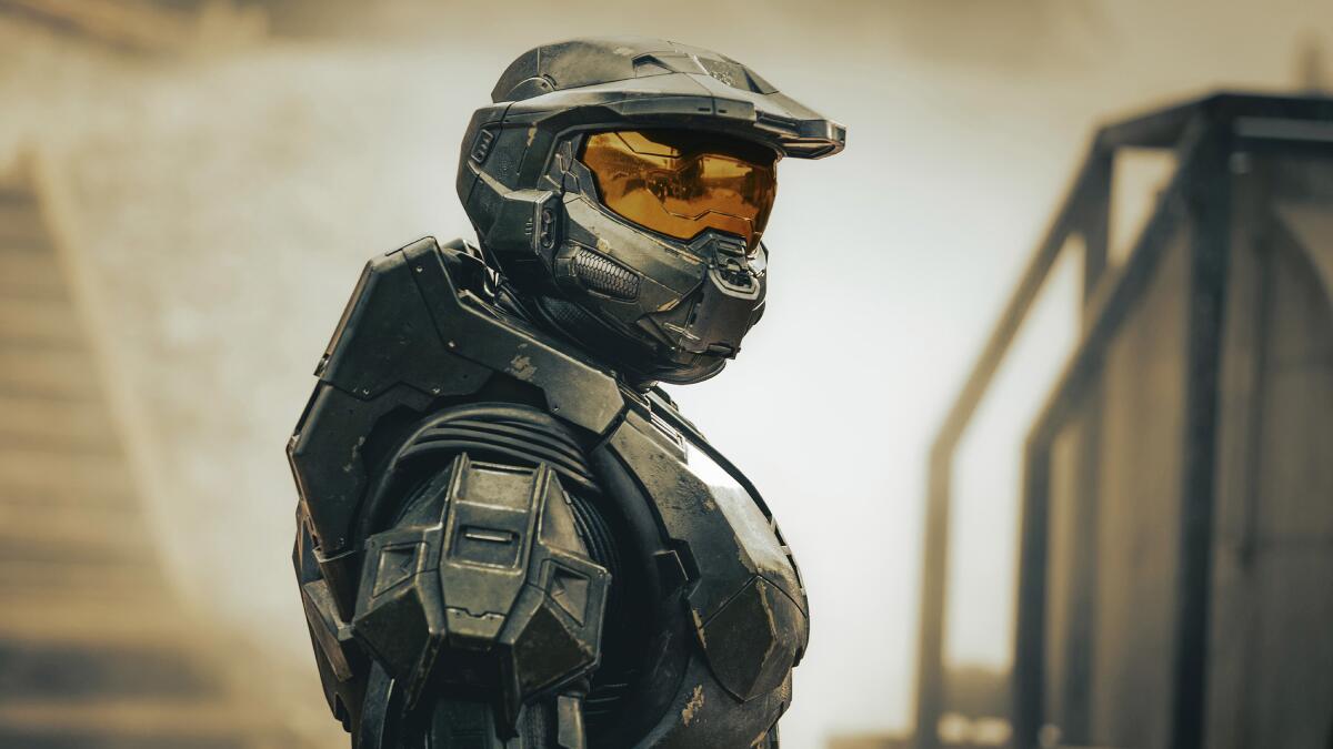 HALO Showrunner Says The Series Version of Master Chief is Not Comparable  To The Game Version — GeekTyrant