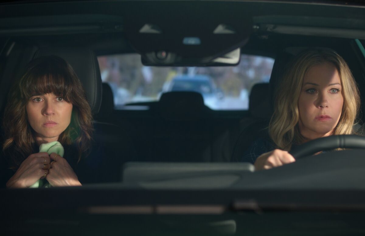 Linda Cardellini, left, and Christina Applegate in "Dead to Me."