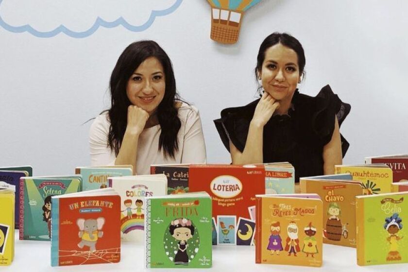 Ariana Stein, a la izquierda, y Patty Rodriguez son las fundadoras de Lil' Libros, una compañía de publicación de libros bilingües de Los Ángeles. (Lil’ libros)