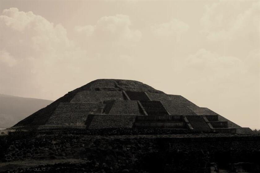 Investigadores mexicanos revelaron en julio de 2017 el hallazgo de un túnel bajo la Plaza de la Luna, en la Zona Arqueológica de Teotihuacán, cuya función debió ser la emulación del inframundo de esta cultura. EFE/Archivo