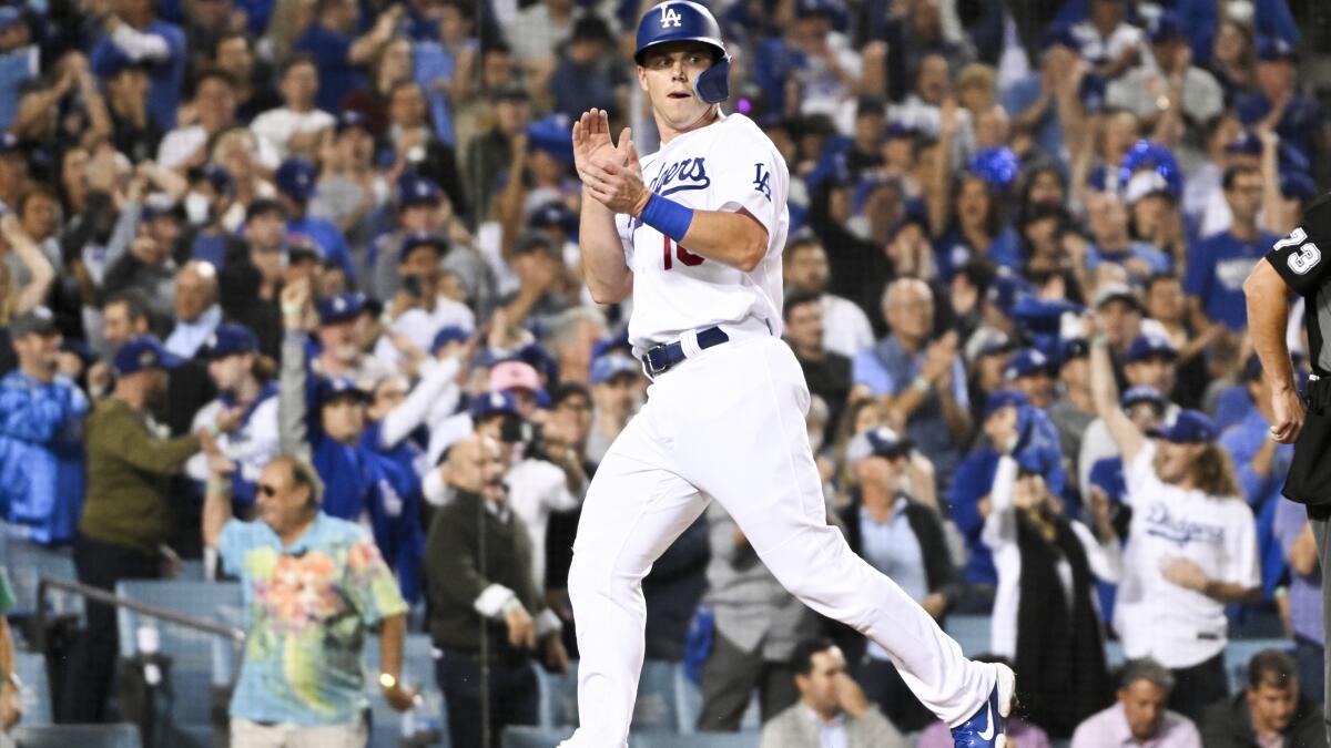 Dodgers' Max Muncy DESTROYS baseball, unleashes awesome bat drop! (World  Series Game 5) 