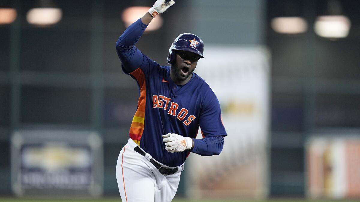 WATCH: Yordan Alvarez Walks Off Mariners 8-7, Astros take 1-0 ALDS