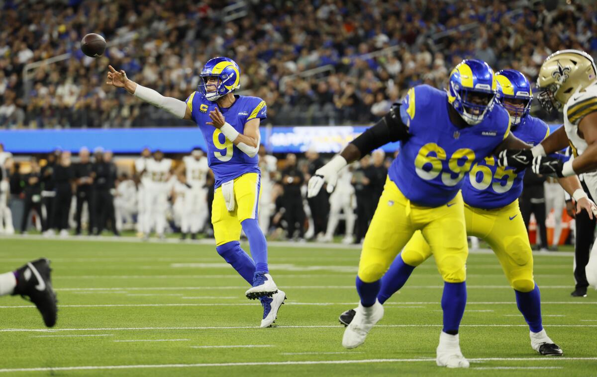  Rams quarterback Matthew Stafford (9) passes against the Saints.