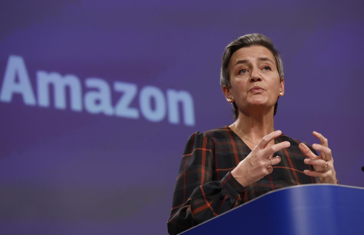 La vicepresidenta de la Comisión Europea Margrethe Vestager habla durante una conferencia de prensa