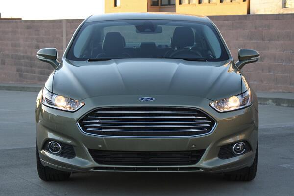 This 2013 Ford Fusion SE sells for $30,680.