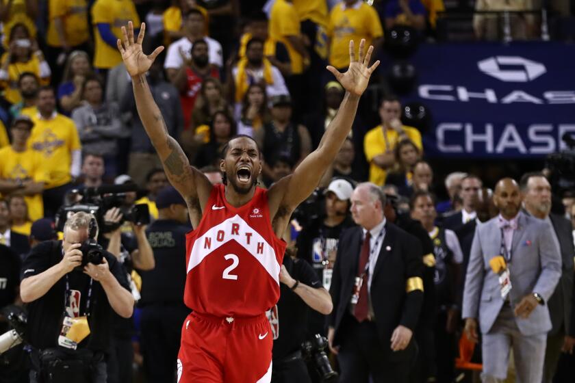 OAKLAND, CALIFORNIA - JUNE 13: Kawhi Leonard #2 of the Toronto Raptors celebrates his teams win over the Golden State Warriors in Game Six to win the 2019 NBA Finals at ORACLE Arena on June 13, 2019 in Oakland, California. NOTE TO USER: User expressly acknowledges and agrees that, by downloading and or using this photograph, User is consenting to the terms and conditions of the Getty Images License Agreement. (Photo by Ezra Shaw/Getty Images)