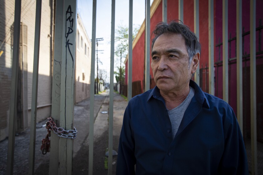 Will the coronavirus outbreak lead to new L.A. crime fiction? The jury is out 3 481897_ME_la-me-21st-century-marlowe-and-holmes-in-la_03.FO.jpg