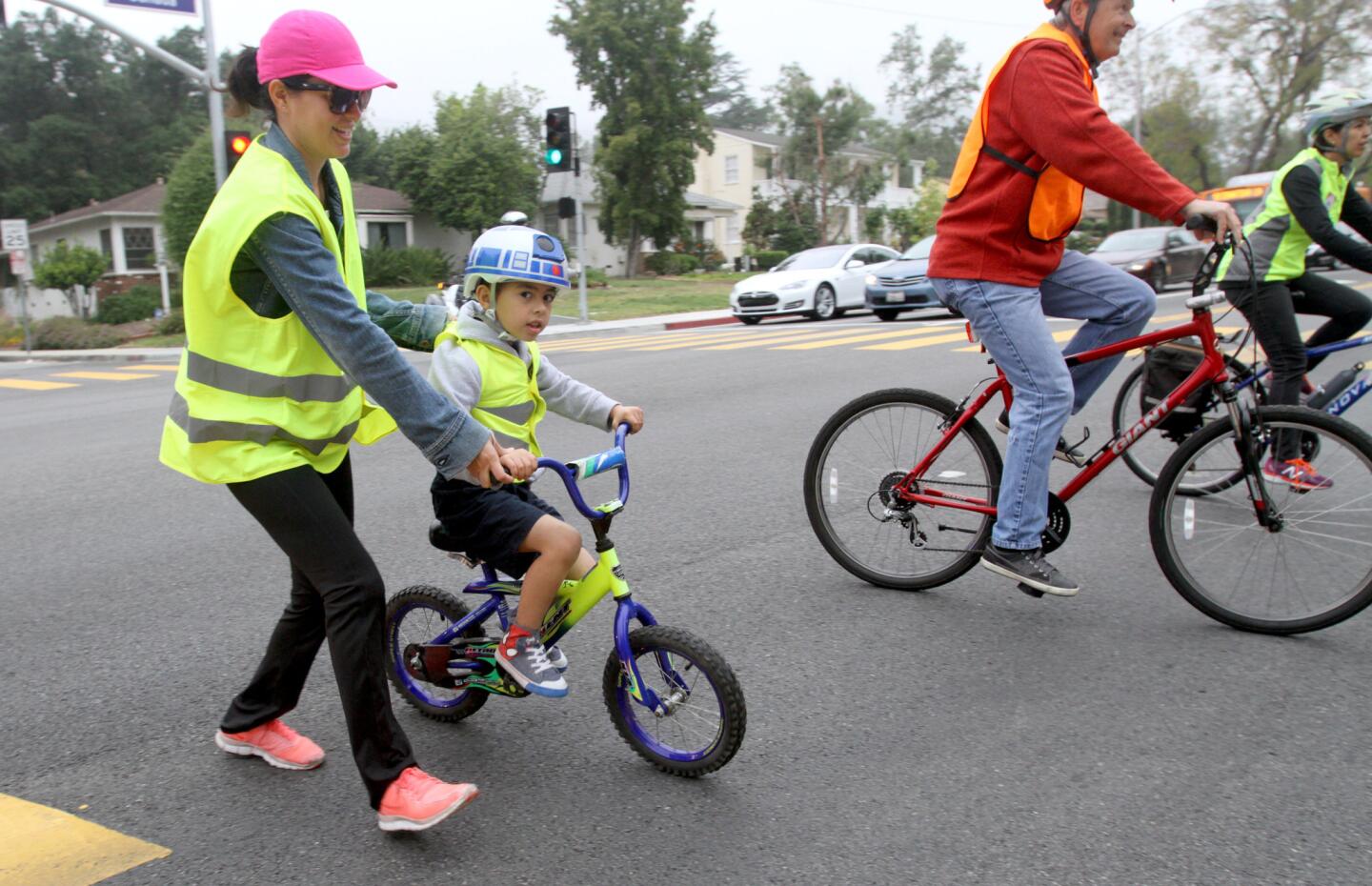 Photo Gallery: Verdugo Woodlands Elementary School's bike to school day