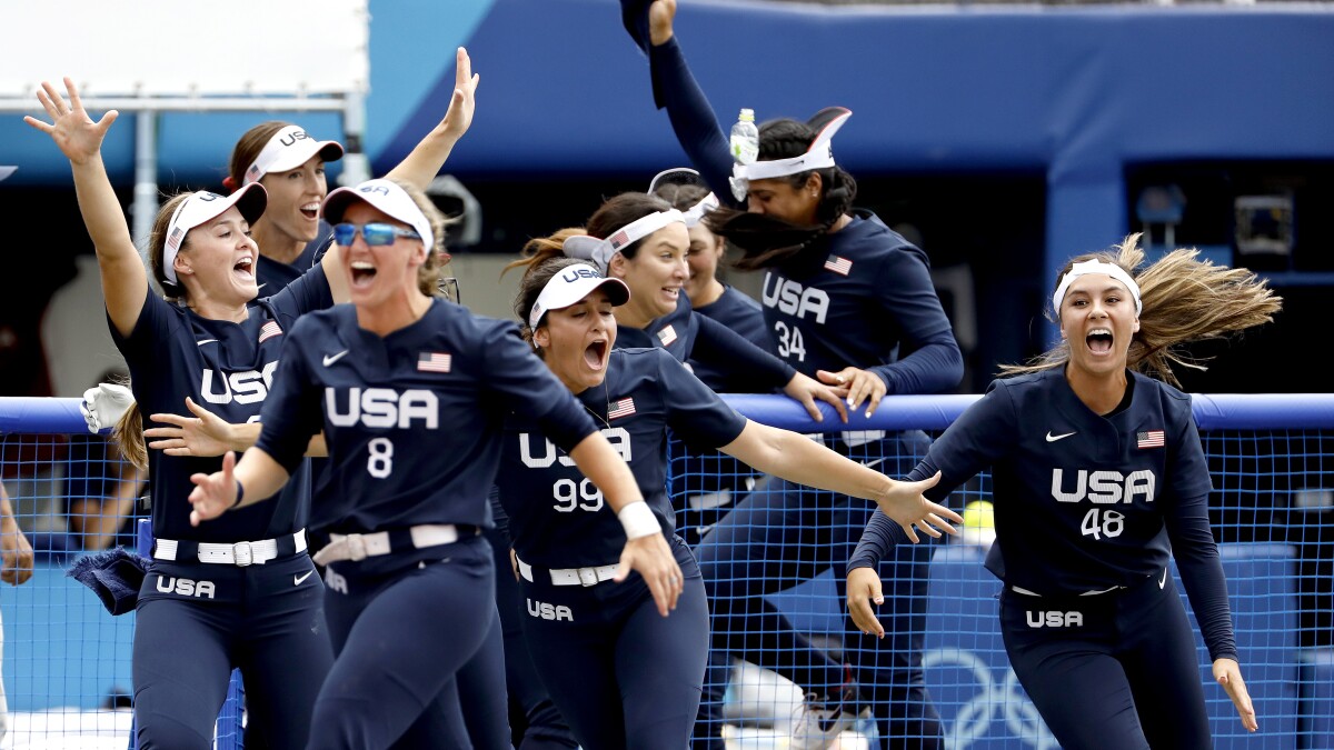 Olympics U S Softball Beats Japan On Kelsey Stewart Homer Los Angeles Times