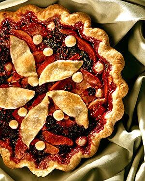 Pear-blackberry pie