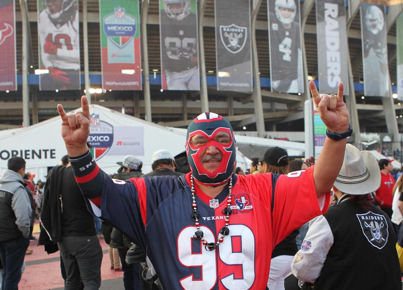 LA CIUDAD DE MÉXICO DESEMPOLVA LOS "JERSEYS" PARA EL PARTIDO DE LA NFL