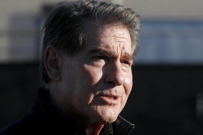 Los Angeles, CA - Dodgers legend Steve Garvey tours Skid Row in Los Angeles on Thursday afternoon, Jan. 11, 2024. Garvey is campaigning to represent California in the United States Senate, an office that formerly was held by the late Sen. Dianne Feinstein. (photographer} / Los Angeles Times)