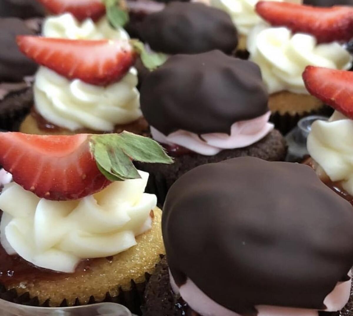 A batch of Pure Cupcakes.