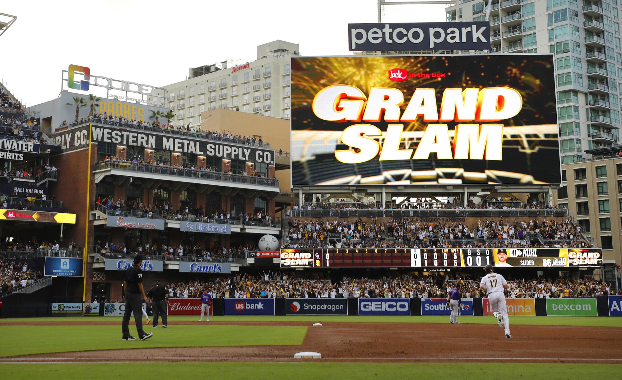 San Diego Padres on X: SOTO SMASH 💥 #BringTheGold