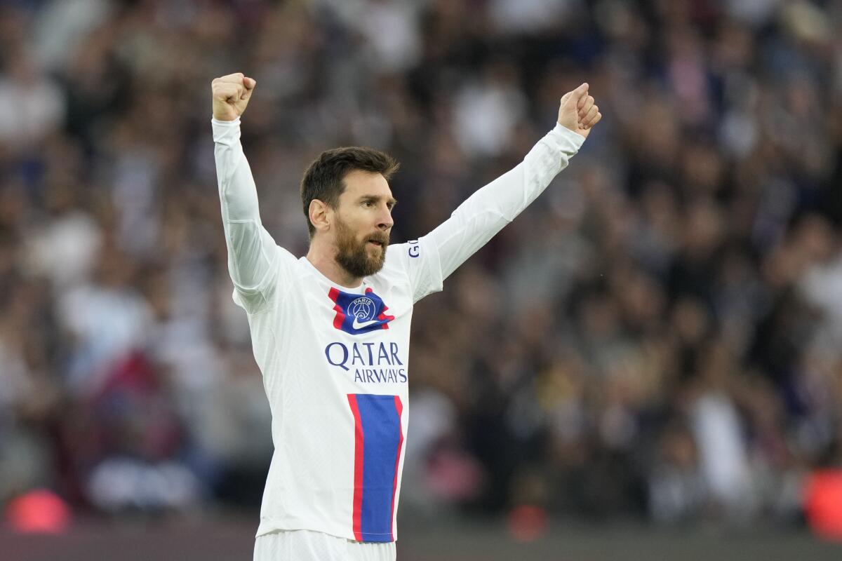 El argentino Lionel Messi, del París Saint Germain, marca el segundo gol ante Troyes,