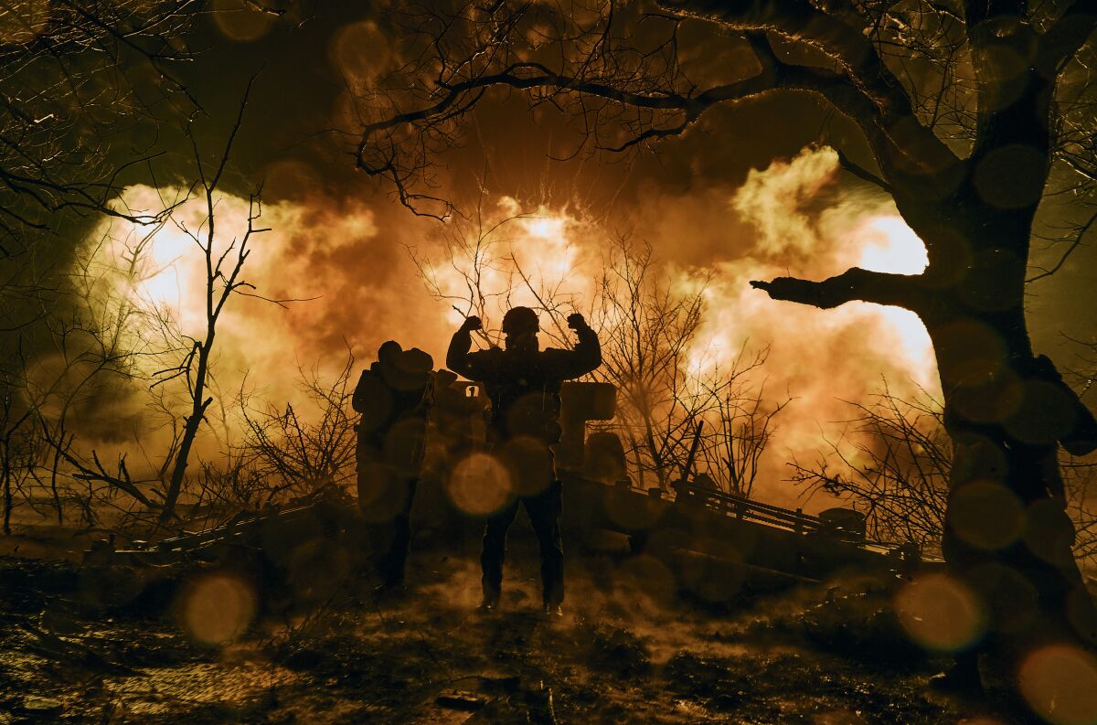 Francotiradores ucranianos frente a posiciones rusas en Jersón, Ucrania,