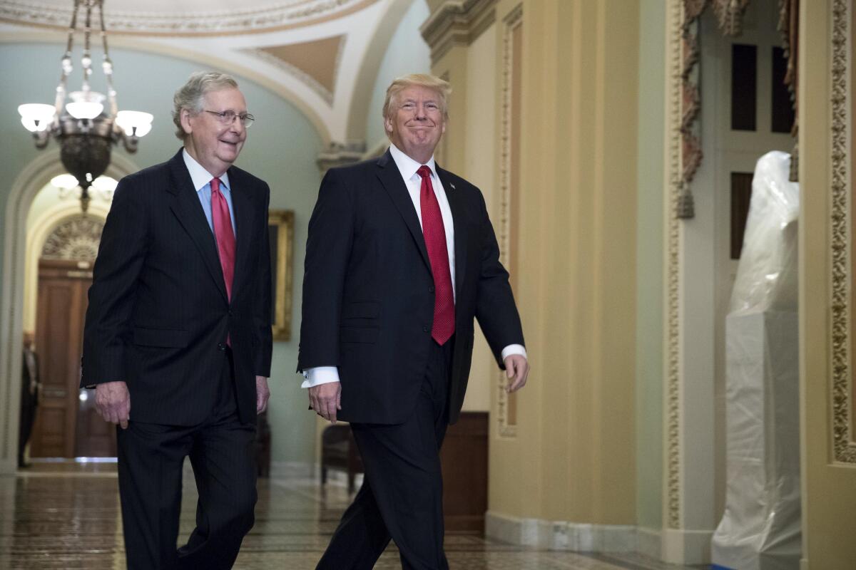 Mitch McConnell y Donald Trump
