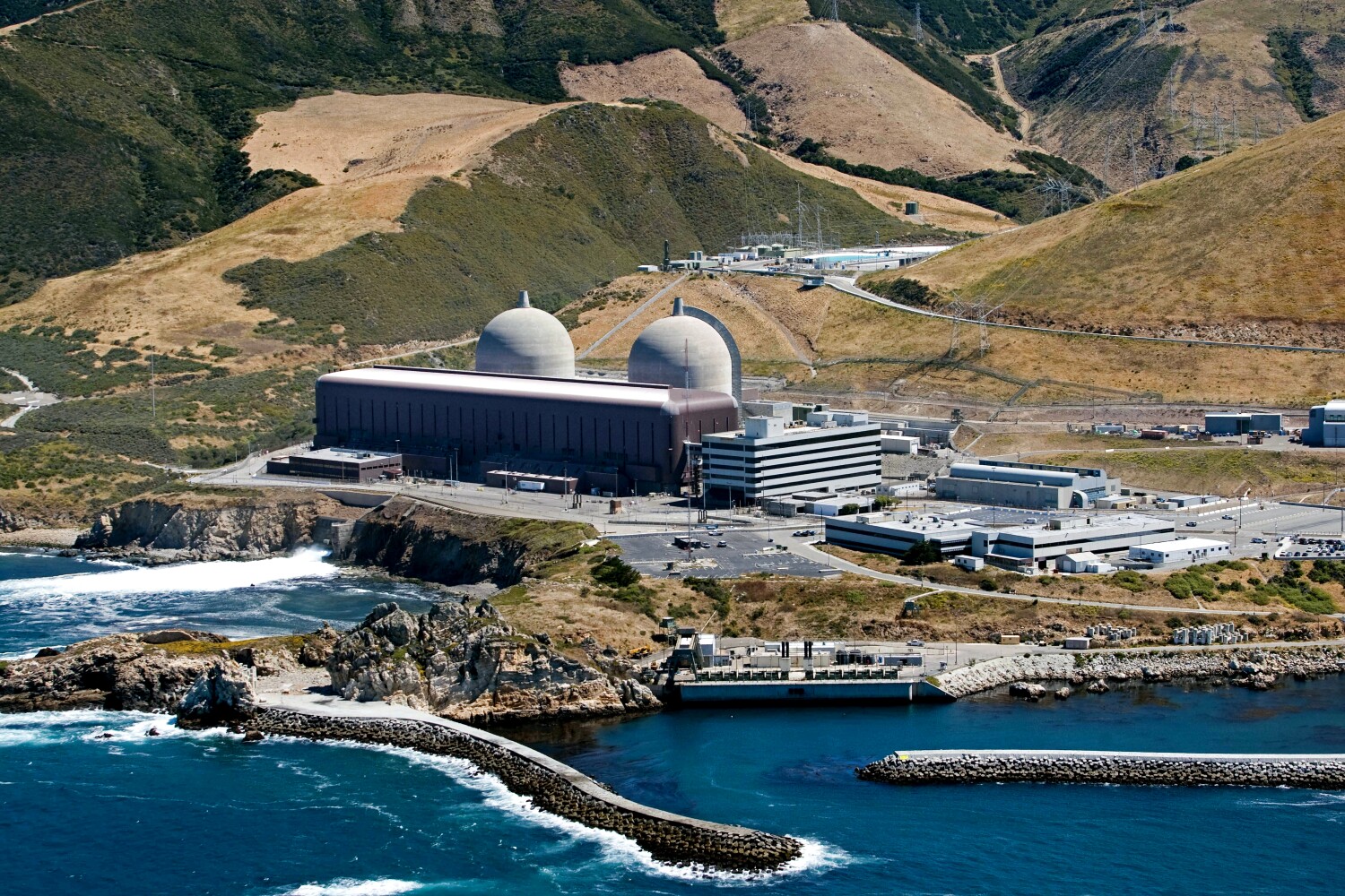 Lawmakers approve $1.4-billion loan for PG&E to keep Diablo Canyon nuclear plant open
