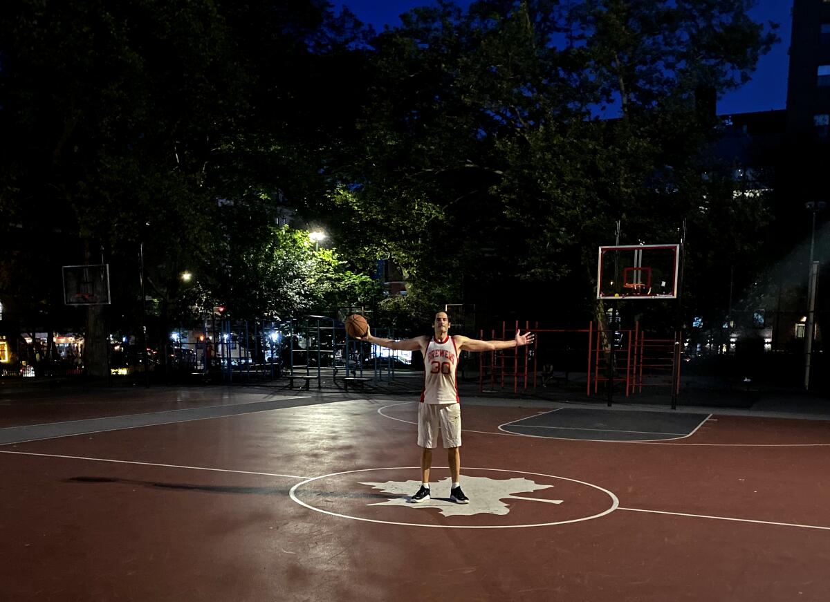 Thomas Beller on the basketball court