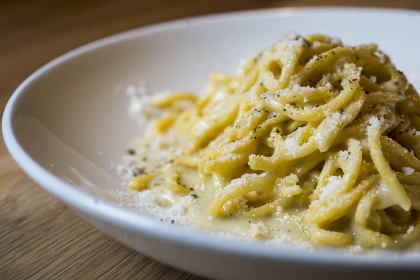 Review: Uovo is a fast-pasta concept that actually works, Jonathan Gold  admits - Los Angeles Times