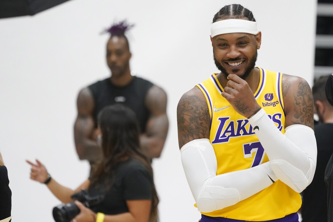 Los Angeles Lakers forward Carmelo Anthony (7)