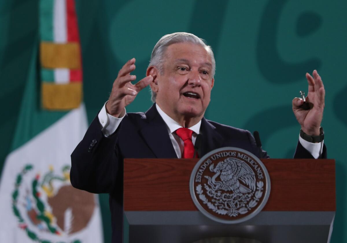 López Obrador revela que había un "pacto de silencio" con Trump sobre el muro