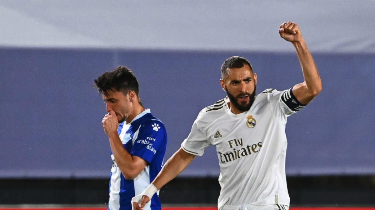 El francés Karim Benzema celebra tras anotar un gol. / Foto Por AFP