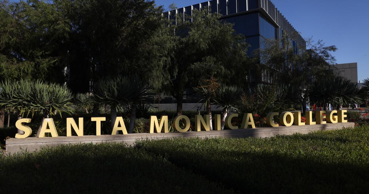 Community colleges want to offer more low-cost bachelor's degrees. Why CSU says no to some