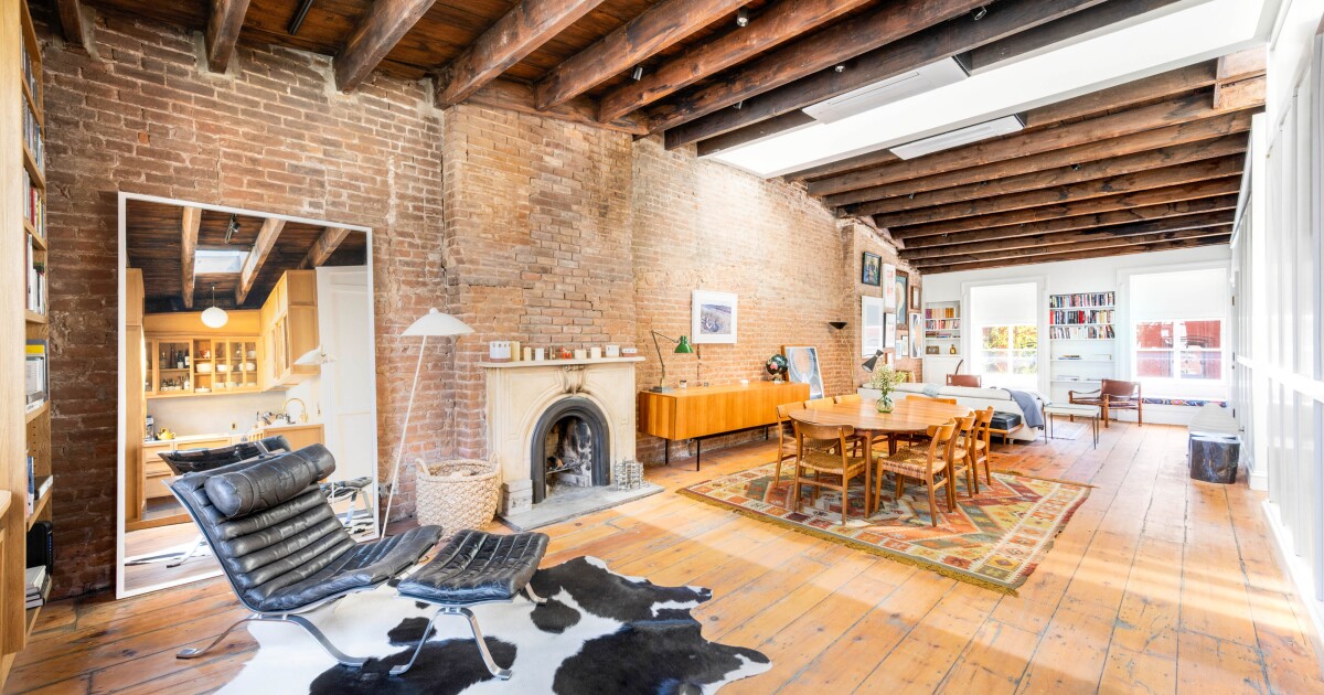 Alexander Skarsgard asks .6 million for Manhattan penthouse Alexander Skarsgard asks .6 million for Manhattan penthouse