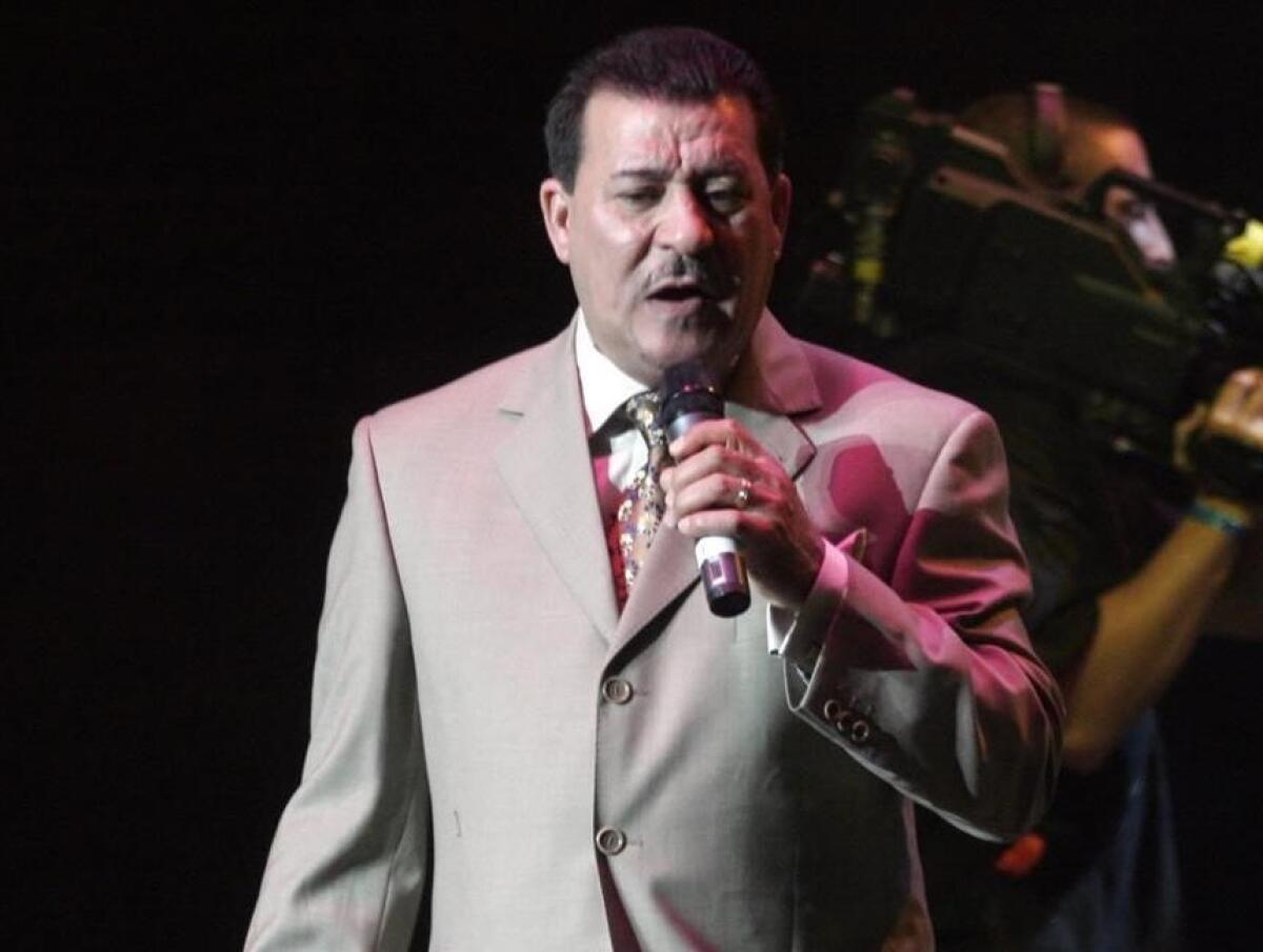 Tito Rojas, conocido como "El Gallo Salsero", durante su participación en el 30 Festival de Salsa de Nueva York.