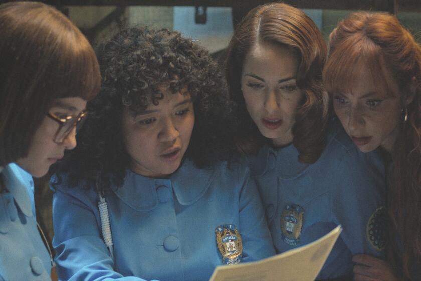 En esta imagen proporcionada por Apple TV, Ximena Sariñana, de izquierda a derecha, Amorita Rasgado, Bárbara Mori y Natalia Téllez en una escena de "Las Azules" ("Women in Blue").