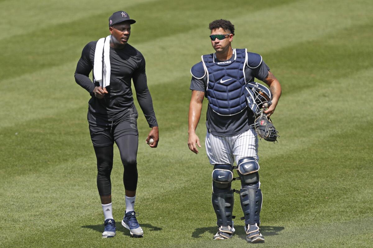 New York Yankees catcher Gary Sanchez, right, and relief pitcher