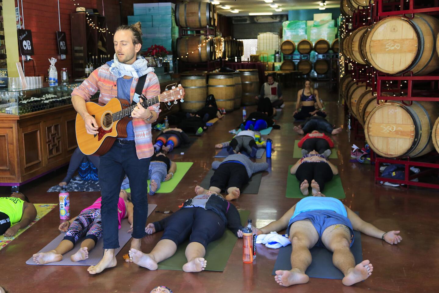 Yoga festival draws hundreds to Ocean Beach - The San Diego Union-Tribune