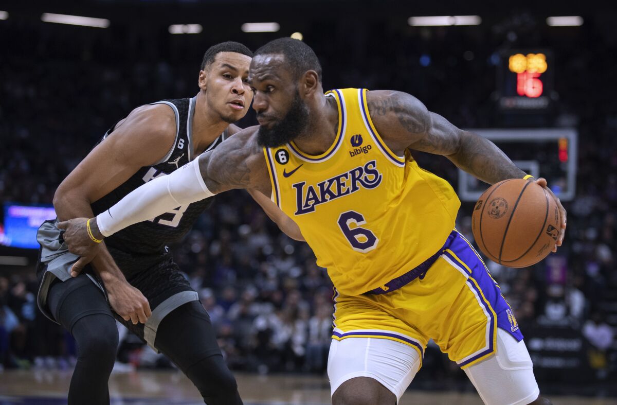 Los Angeles Lakers forward LeBron James (6) drives past Sacramento Kings forward Keegan Murray.