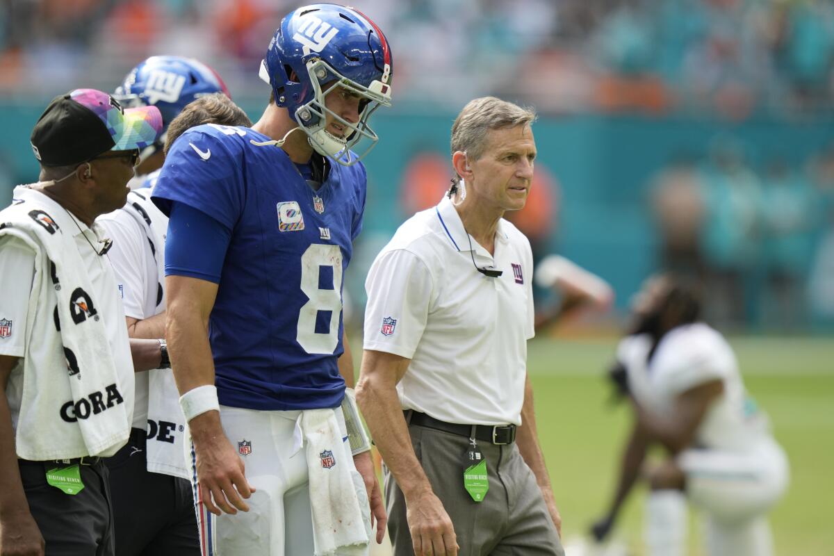 Daniel Jones knocked out of Giants' loss at Miami, adding to New York's  season-opening woes - The San Diego Union-Tribune