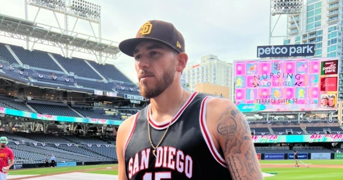 Sports Illustrated on X: Padres third baseman Manny Machado wore a San  Diego State Kawhi Leonard jersey on Friday during BP in support of the  Aztecs reaching the NCAA men's Final Four