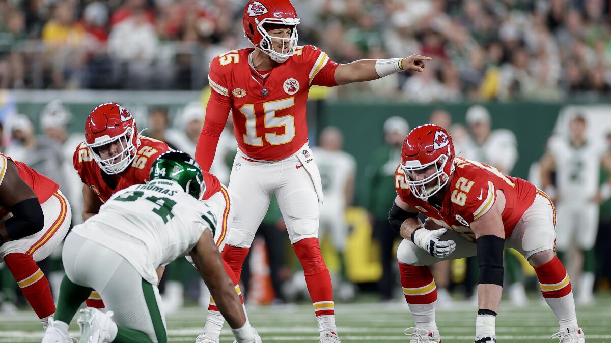 Patrick Mahomes becomes fastest QB to 200 career TDs