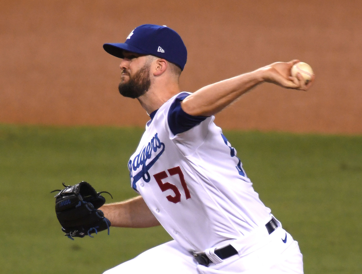 Alex Wood pitches in relief against the Arizona Diamondbacks on Tuesday