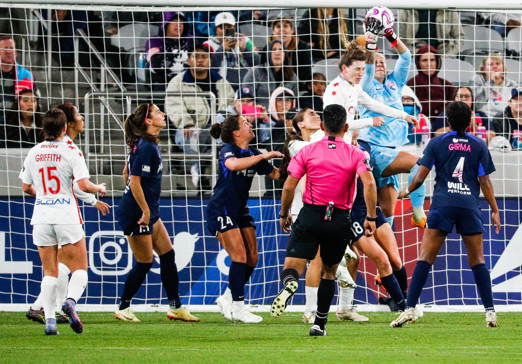 San Diego Wave's Kailen Sheridan (1) makes the save against the Chicago Red Stars.
