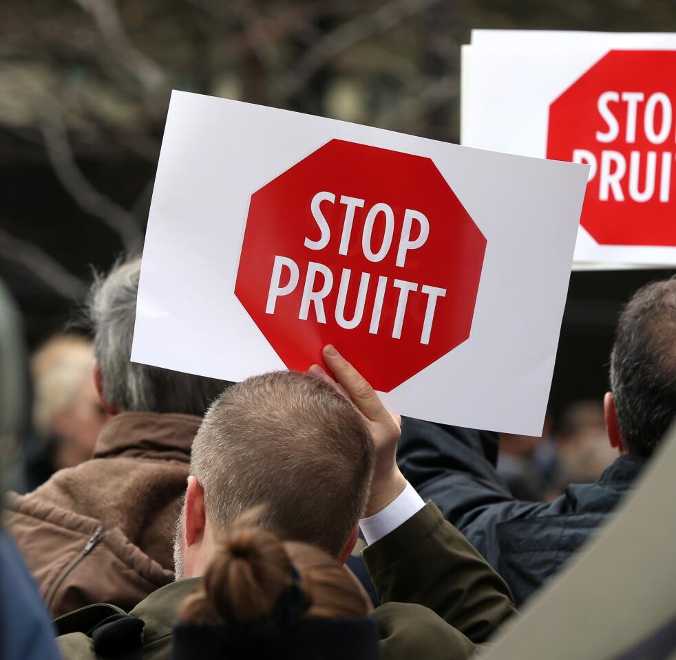 EPA staffers protest Pruitt