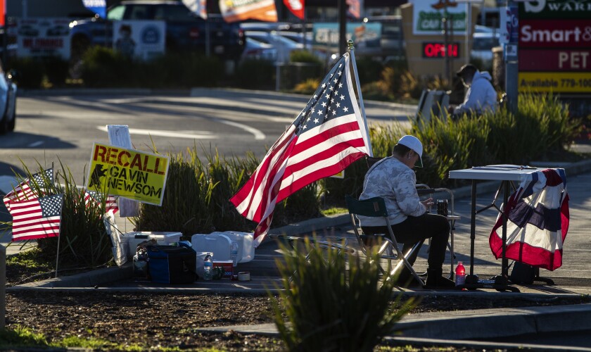 Opponents asked for signatures for the "Recall Gavin Newsom" campaign on January 19, 2021 in Fair Oaks, California.