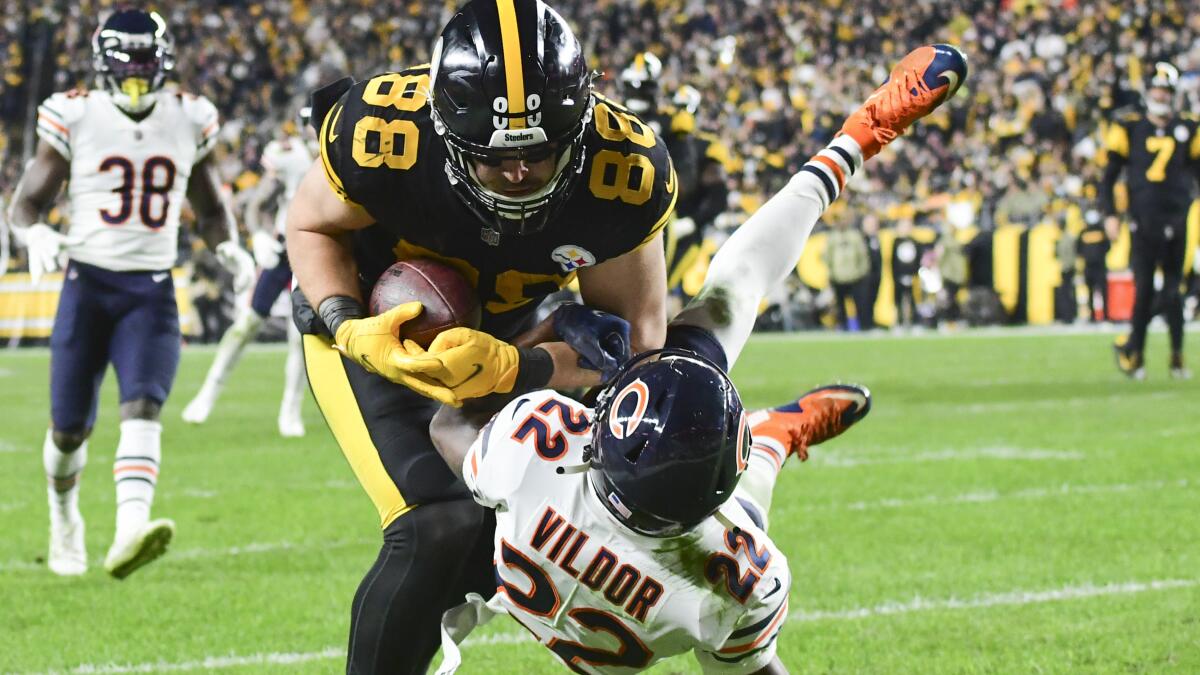 Steelers get late field goal from Boswell, survive rally by Bears