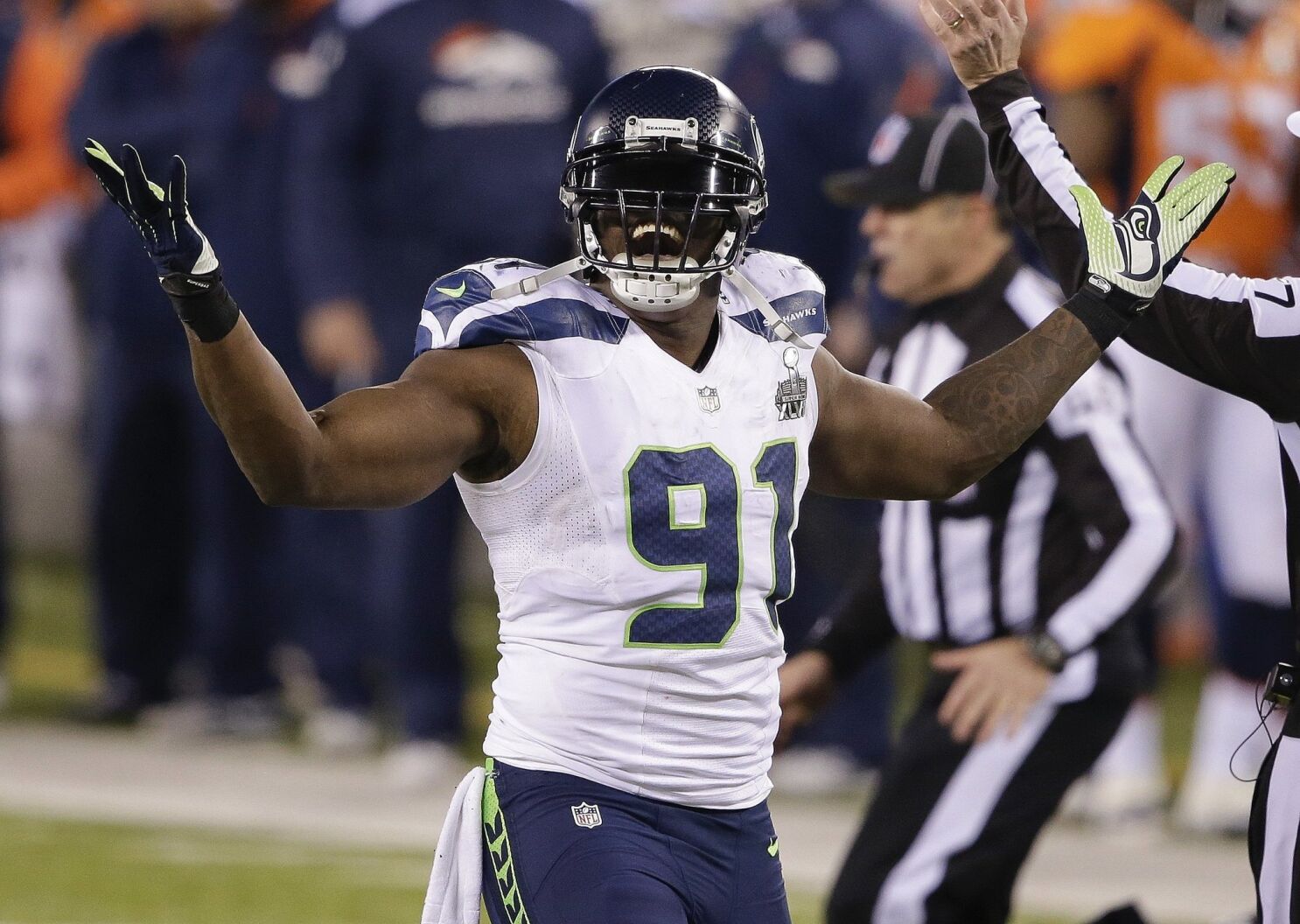 Seattle Seahawks bringing back DE Chris Clemons 