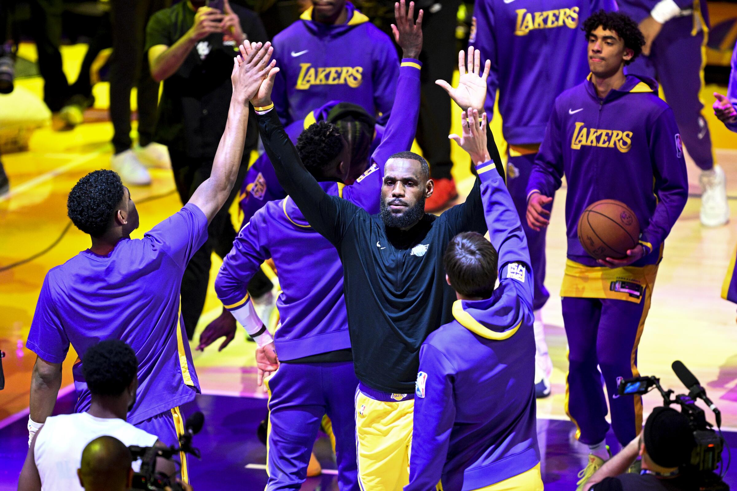 Lakers News: LA Among NBA's 'Most Desperate Teams' According to NBA Writer  - All Lakers